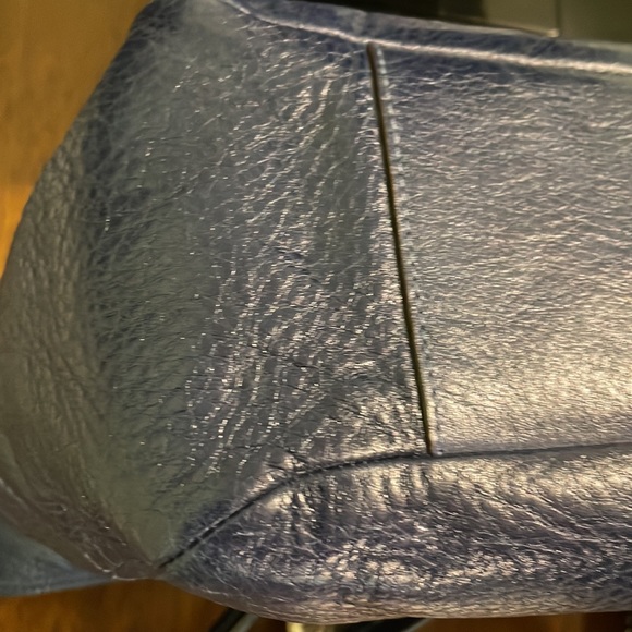 Coach leather shoulder bag. Great condition inside and out. - Picture 7 of 12